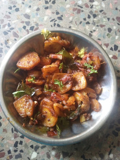 வாழைக்காய் கூட்டு (Vaazhaikaai koottu recipe in tamil) செய்முறை முக்கிய புகைப்படம்