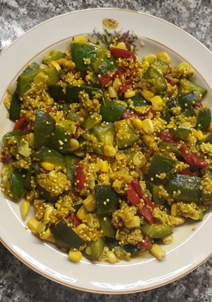 Una foto de Saltado de zapallitos con quinoa