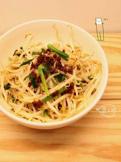 炒肉燥豆芽菜 的食譜成品照片