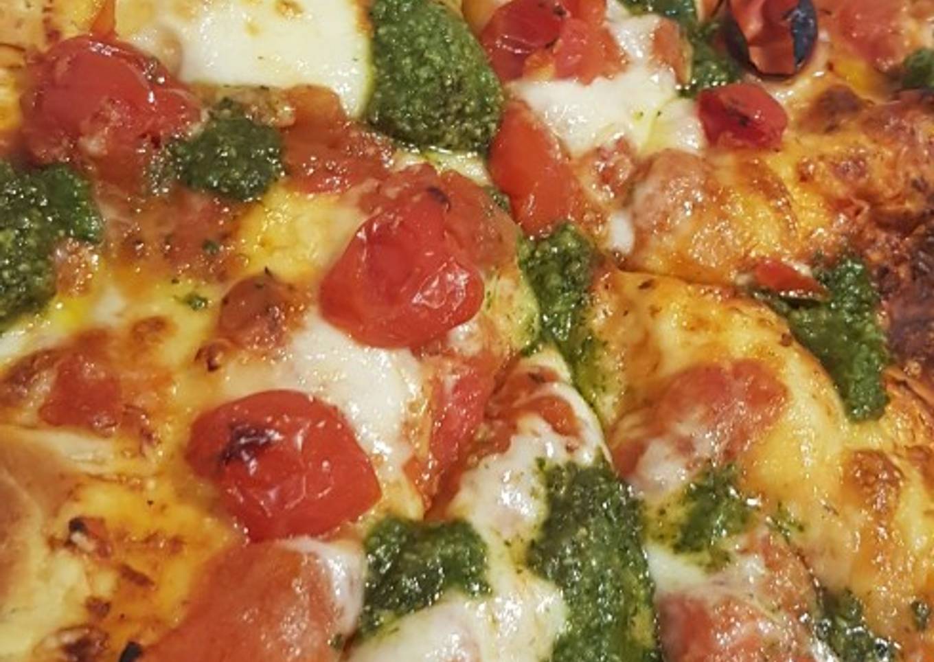 Margarita Pesto Pizza
