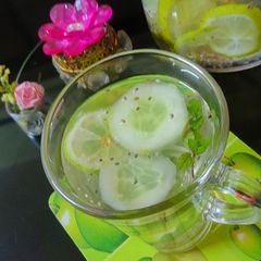 A picture of Detox Water.