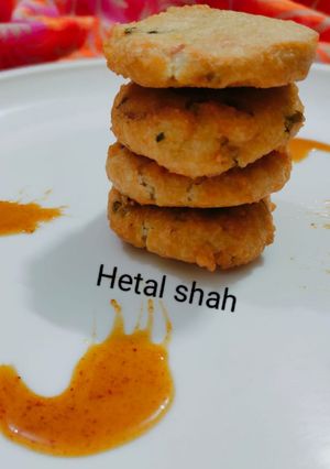 અડદ દાળ ટીક્કી (Urad Dal Tikki Recipe In Gujarati) રેસીપી મુખ્ય ફોટો