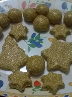 तिलकुट (Tilkut Recipe In Hindi) रेसिपी मुख्य फोटो
