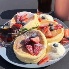 A picture of Japanese Souffle Pancakes.