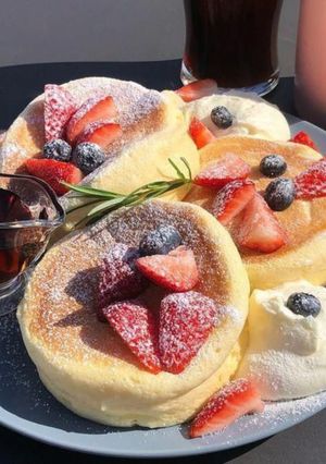A picture of Japanese Souffle Pancakes.