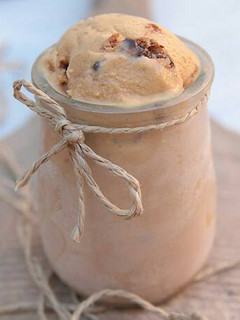 Una foto de Helado de Pedro Ximénez, Nueces y Pasas