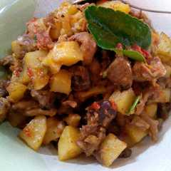 รูปของ Sambal goreng ati ayam dan kentang