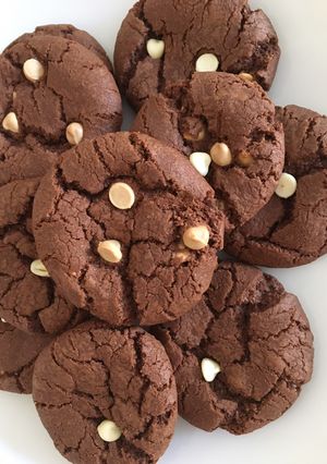 A picture of White Chocolate Chip Cookies.