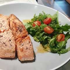 Pan-fried Salmon sederhana, cepat, dan praktis রেসিপির প্রধান ছবি