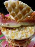 Torre de wafles falsos con discos de hojaldre