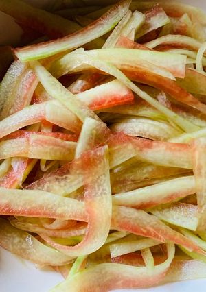 Hình của món Ăn vặt tốt cho sức khoẻ: vỏ dưa hấu xóc muối đường.
