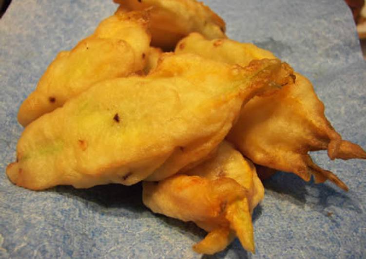 Zucchini flowers stuffed with feta