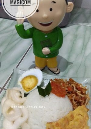Foto resep Nasi Uduk Magicom (orek tempe+telor asin+omlet mie+kerupuk)
