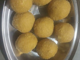 बेसन के लड्डू (Besan ke ladoo recipe in Hindi)