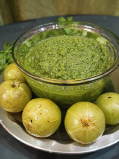 A picture of Amla and coriander chutney.