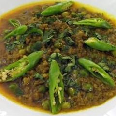 A picture of Matar Chicken.