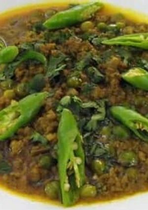 A picture of Matar Chicken.