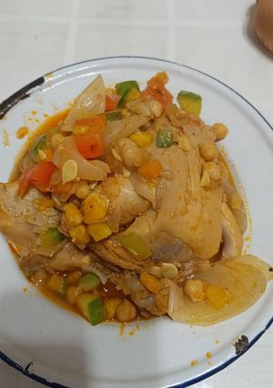 Una foto de Guiso de garbanzos... con pollo, chorizo, morcillas y buen sabor