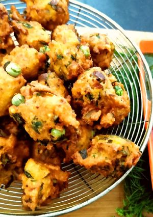 मूंग दाल मंगोडे (Moong dal mangode recipe in Hindi) रेसिपी मुख्य फोटो