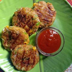 A picture of Potato vegetables patties.