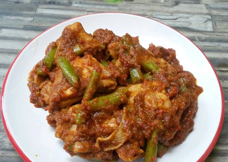 Resep Ayam Pedas Seledri ala Retno Hening, Menggugah Selera