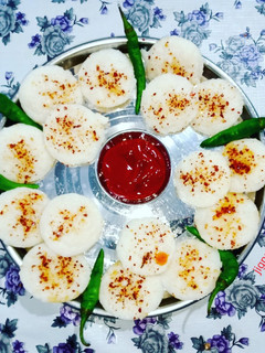 ફરાળી ઈડલી (Farali Idli Recipe In Gujarati) રેસીપી મુખ્ય ફોટો