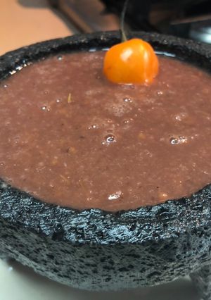 Una foto de Salas de Habanero con vino Tinto a la Sonorense