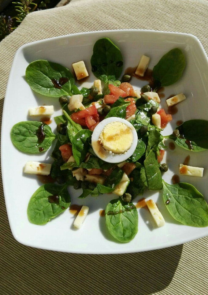 Una foto de Ensalada de espinacas