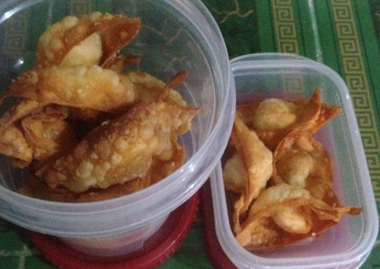 Pangsit ayam udang goreng