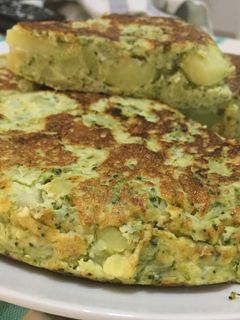Una foto de Tortilla de patata light con brócoli