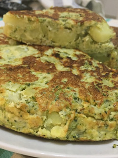 Una foto de Tortilla de patata light con brócoli