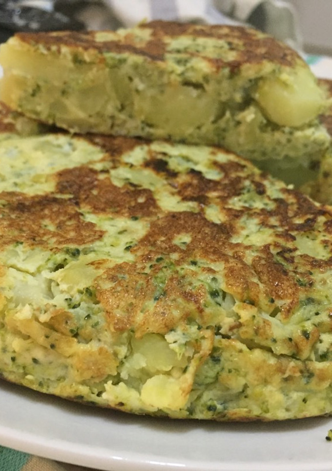 Una foto de Tortilla de patata light con brócoli