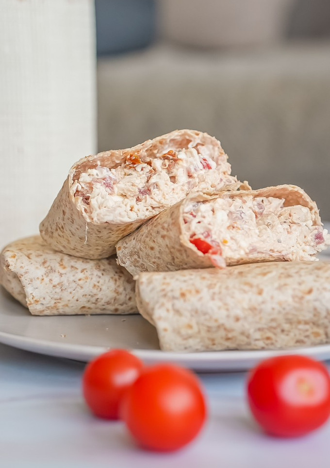 Una foto de Wraps de pollo con tomate 2