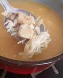 Consomé de Pollo y Miso