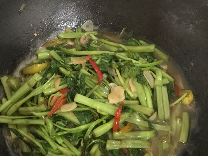 Bagaimana Membuat Tumis kangkung saori Anti Gagal