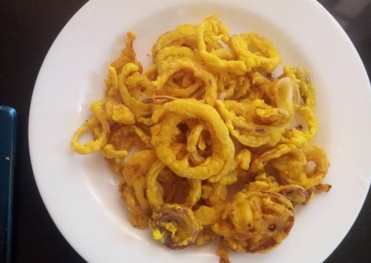 Tumeric onion rings