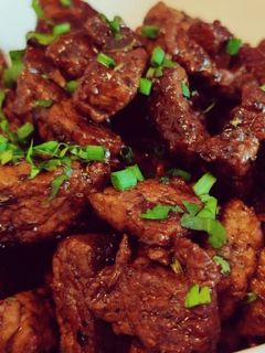 Una foto de Ternera con lima y cilantro