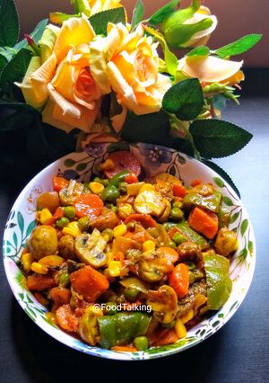 A picture of Mixed Veg Dry Curry.