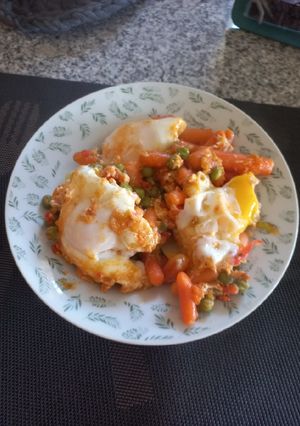 Foto de Ovos escalfados com Ervilhas e Cenoura