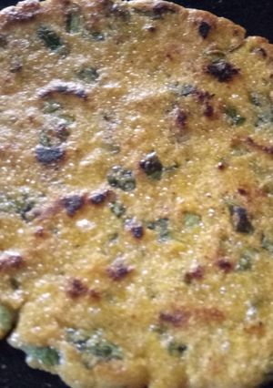 A picture of Makki Aur palak ka parontha.