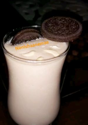 चीकू ओरियो मिल्क शेक (Chiku oreo milk shake recipe in hindi) रेसिपी मुख्य फोटो