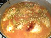 Una foto de caldo de patas de pollo