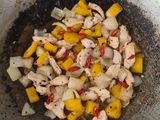 อกไก่ผัดพริกไทยดำ