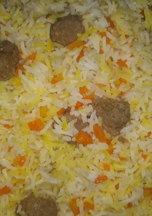 عکسی از دستور هویج پلو با گوشت قلقلی خانه پدری🥰😊
