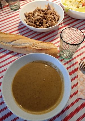Una foto de Crema de lentejas de gallina