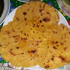 A picture of Makki di roti.