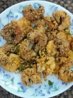 গোল্ডেন রাভা প্রন ফ্রাই (golden rava prawn fry recipe in Bengali) রেসিপির প্রধান ছবি