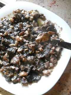 Una foto de Champiñones silvestres encebollados