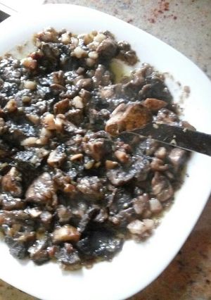 Una foto de Champiñones silvestres encebollados