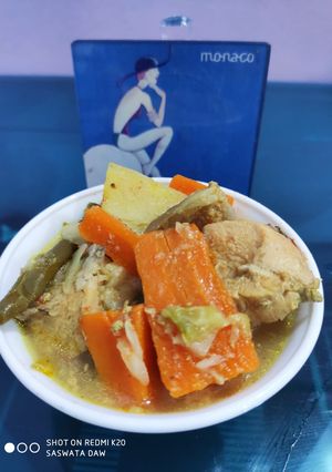 চিকেন স্যুপ (chicken soup recipe in Bengali) রেসিপির প্রধান ছবি